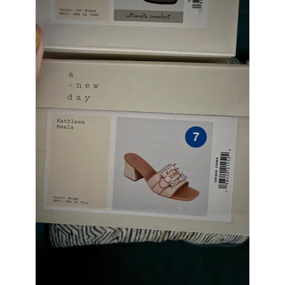 A New Day beige Kathleen raffia buckle block heels Size 7‎